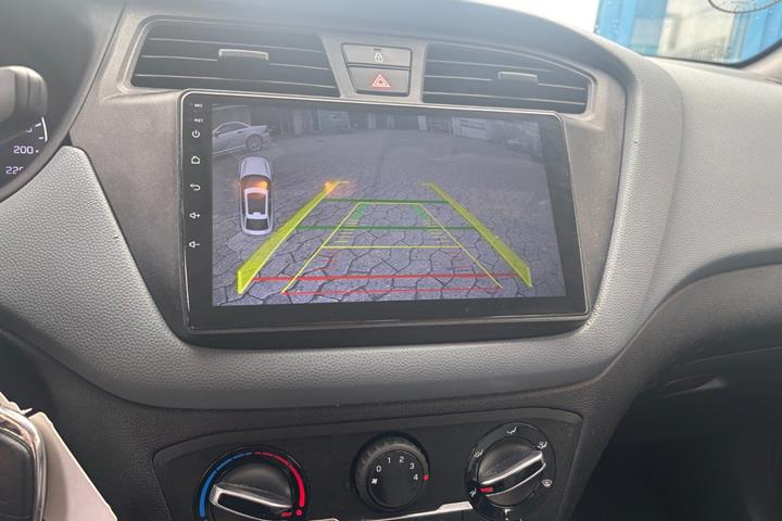 Sølv Hyundai i20 fra 2015