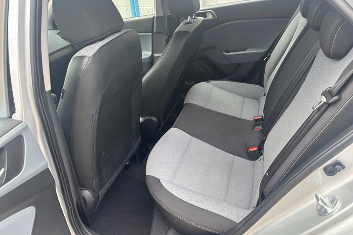 Sølv Hyundai i20 fra 2015