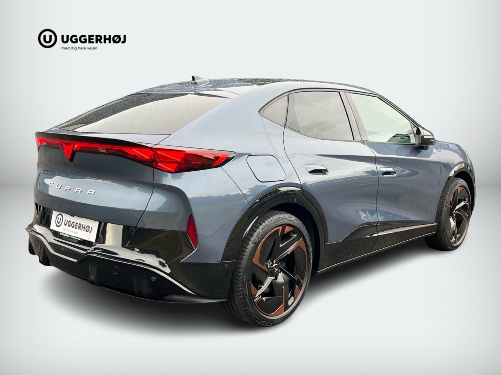 Blå Cupra Tavascan fra 2024