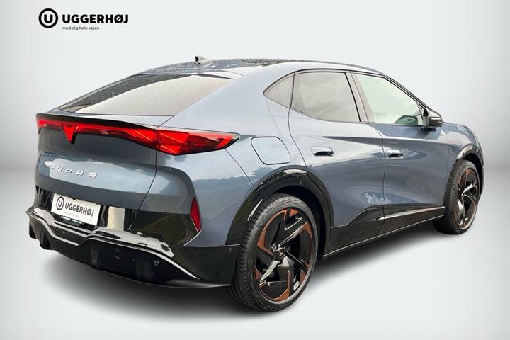 Blå Cupra Tavascan fra 2024