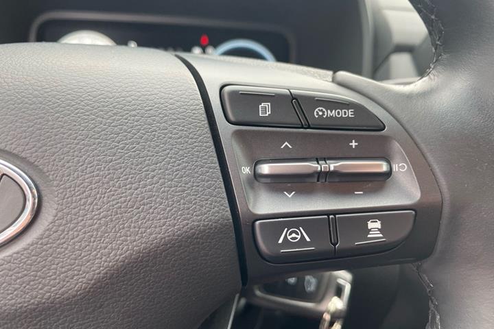 Hvid Hyundai Kona fra 2022