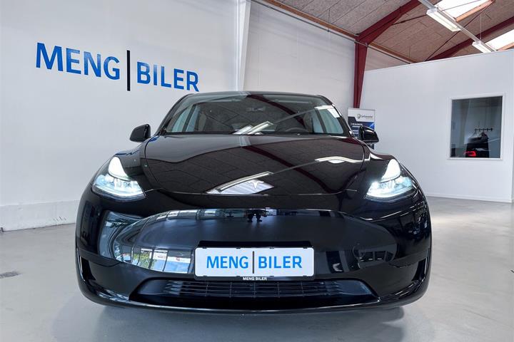 Sort Tesla Model Y fra 2023