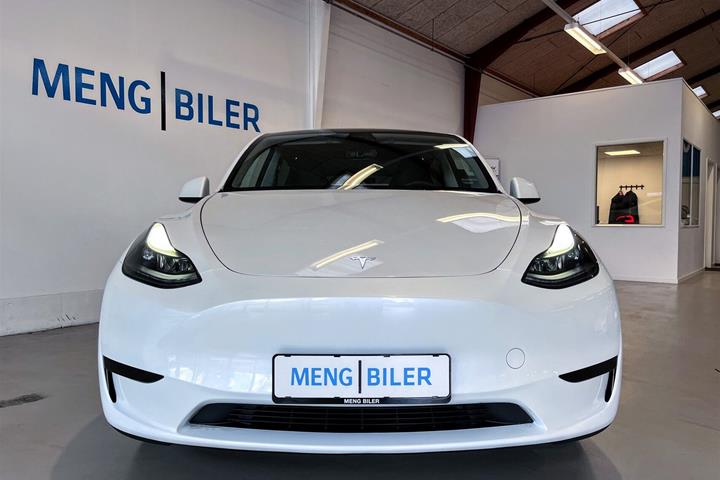 Hvid Tesla Model Y fra 2023