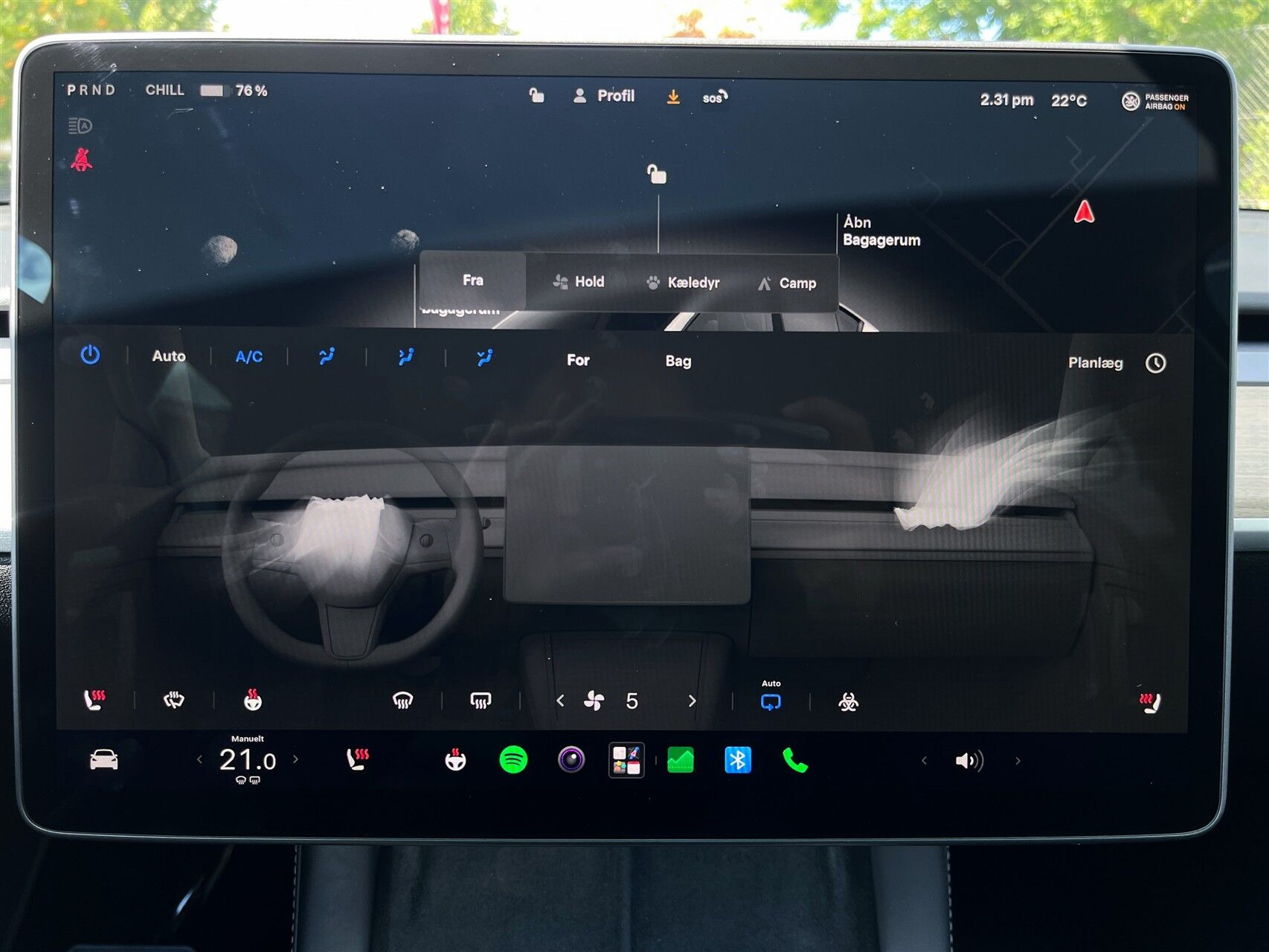 Hvid Tesla Model Y fra 2023