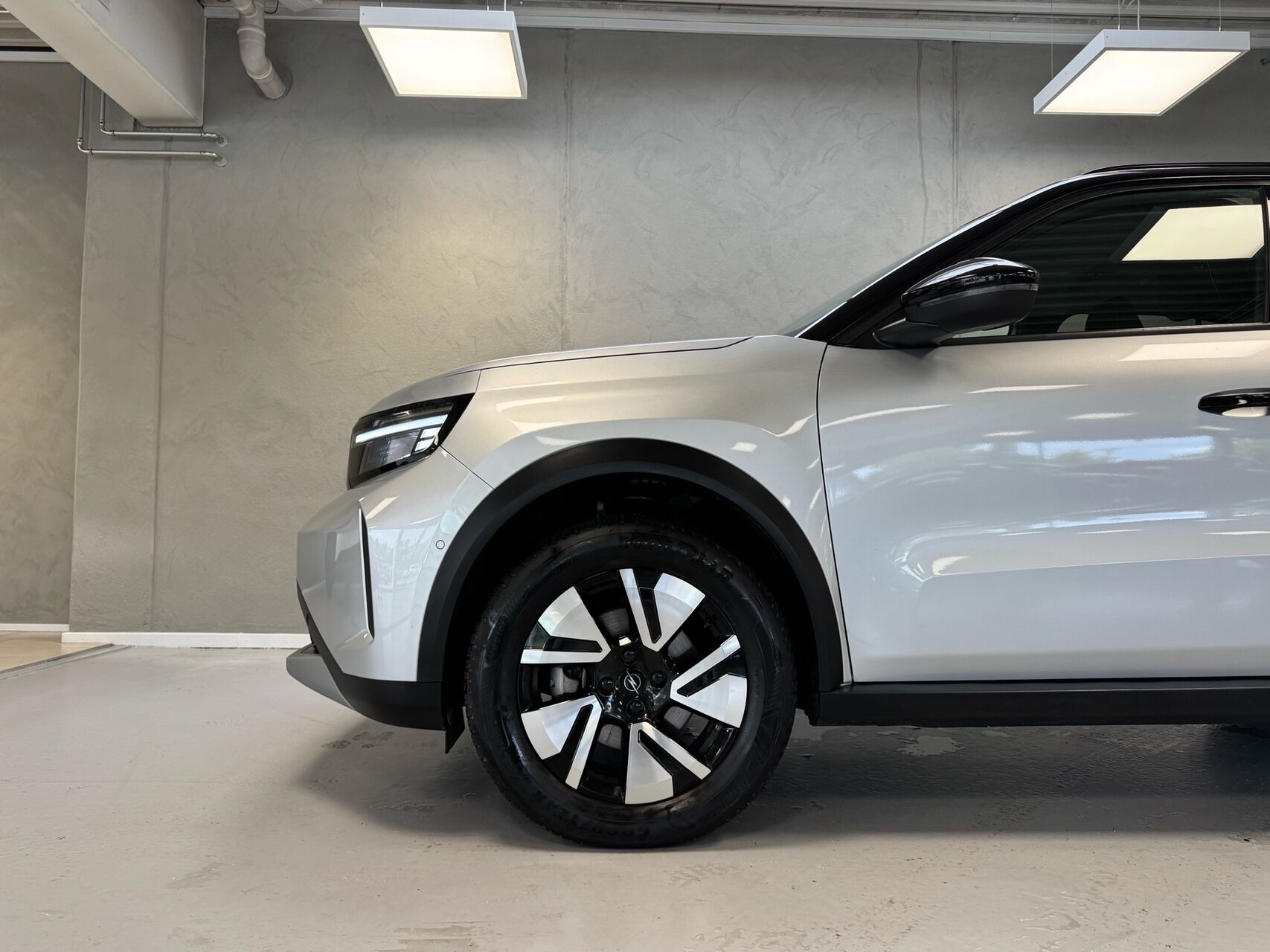 Sølv Opel Frontera fra 2025