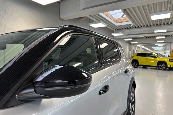 Sølv Opel Frontera fra 2025