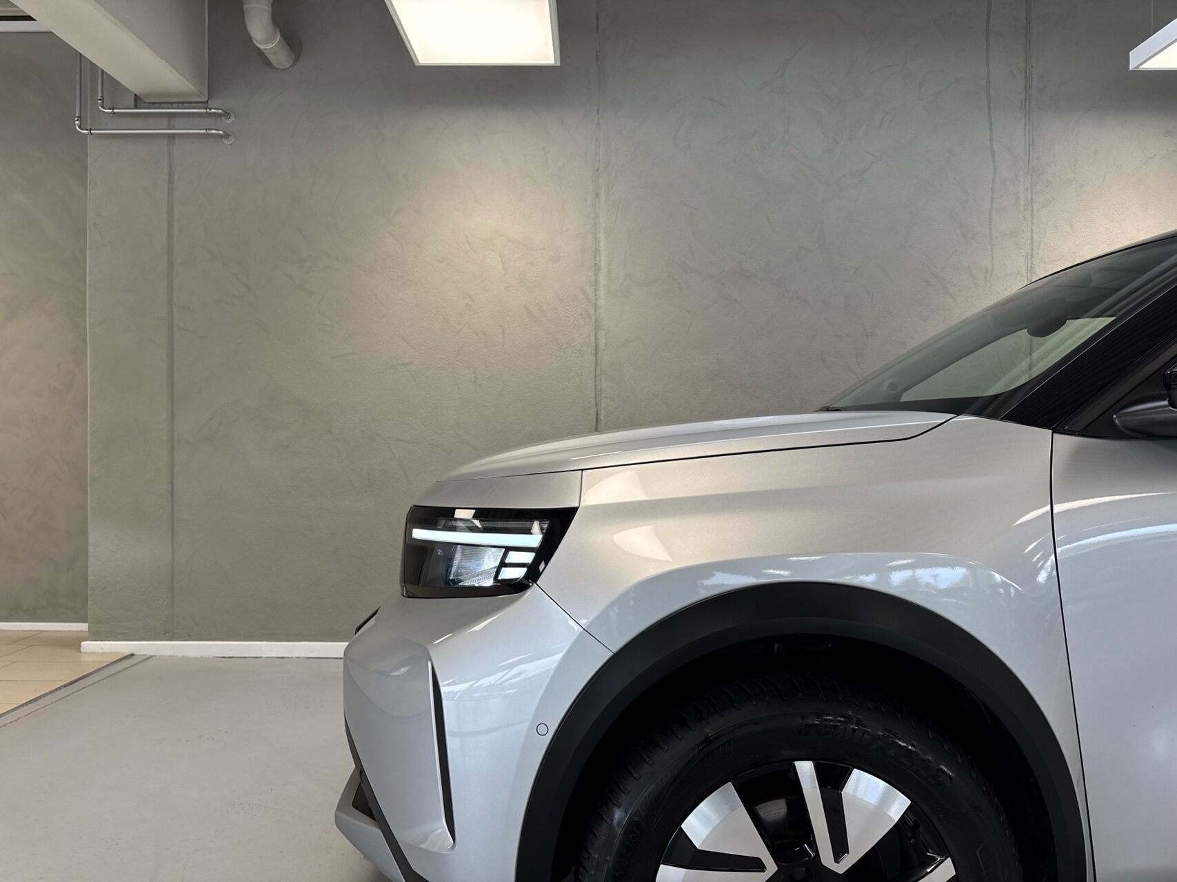 Sølv Opel Frontera fra 2025