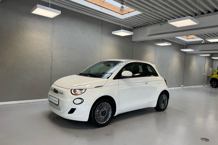 Hvid Fiat 500e fra 2023