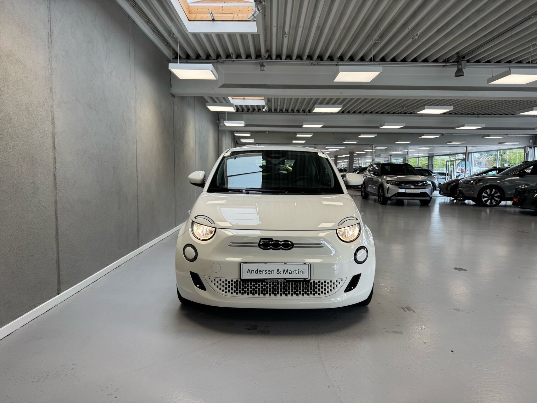 Hvid Fiat 500e fra 2023