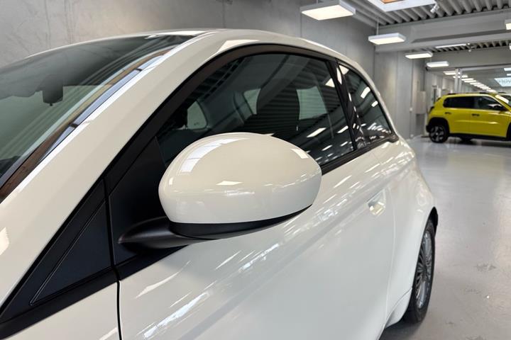 Hvid Fiat 500e fra 2023