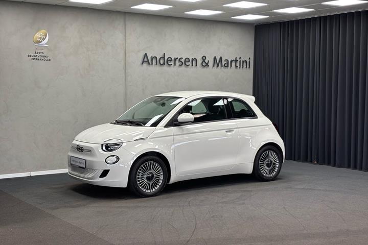 Hvid Fiat 500e fra 2024
