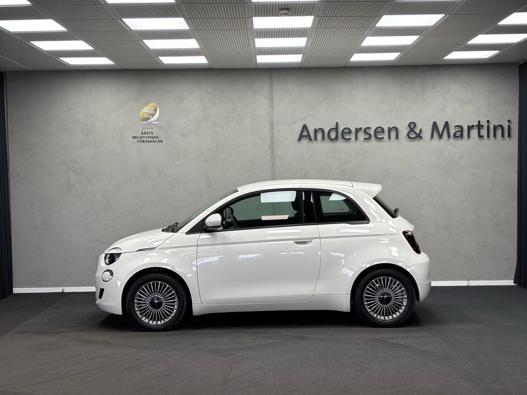 Hvid Fiat 500e fra 2024