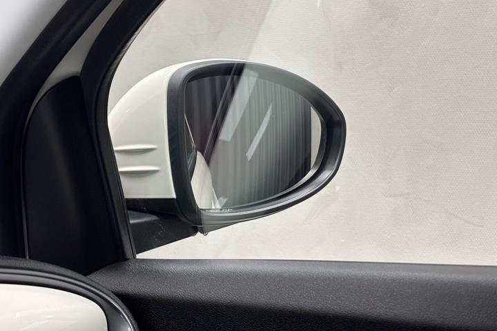 Hvid Fiat 500e fra 2024