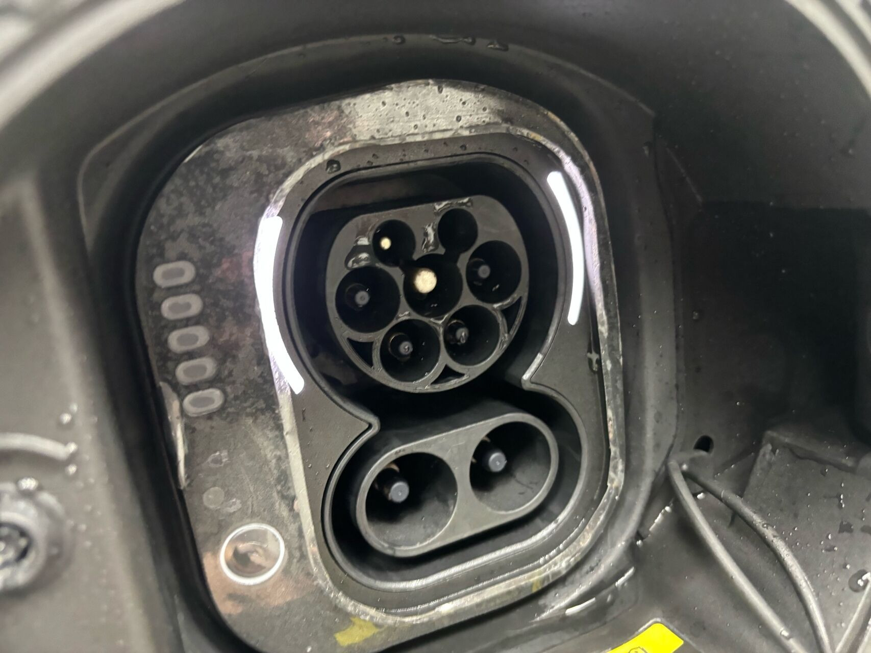 Hvid Fiat 500e fra 2024