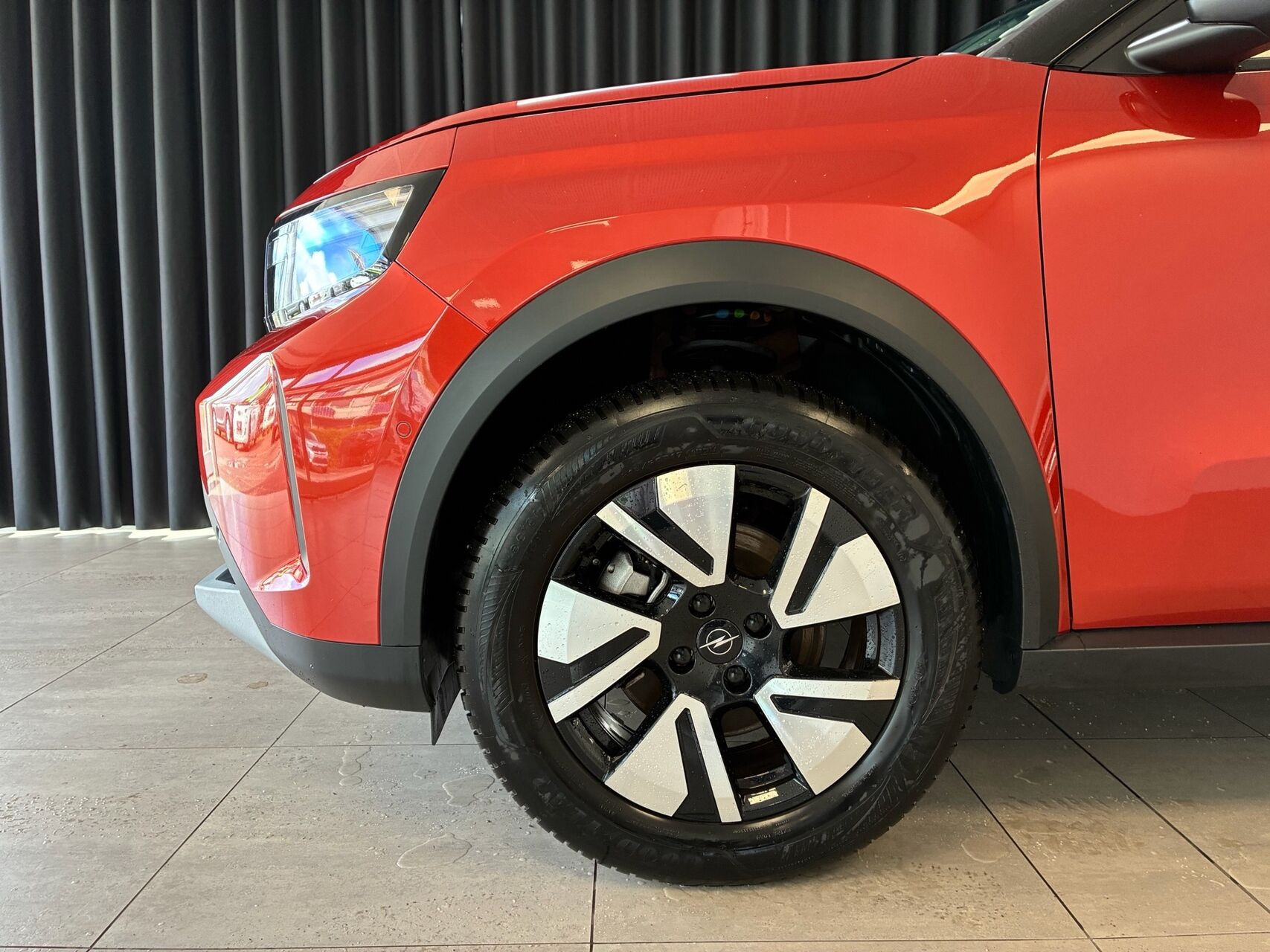 Orange Opel Frontera fra 2025