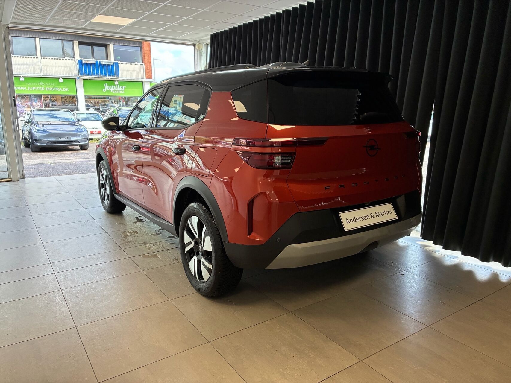 Orange Opel Frontera fra 2025