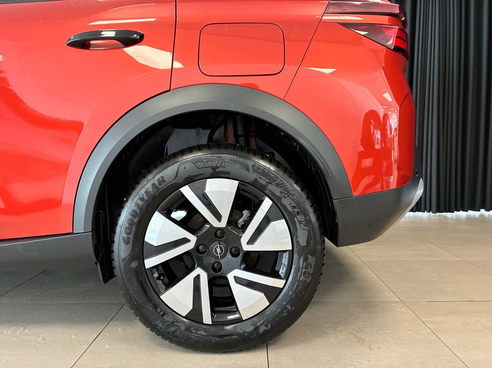 Orange Opel Frontera fra 2025