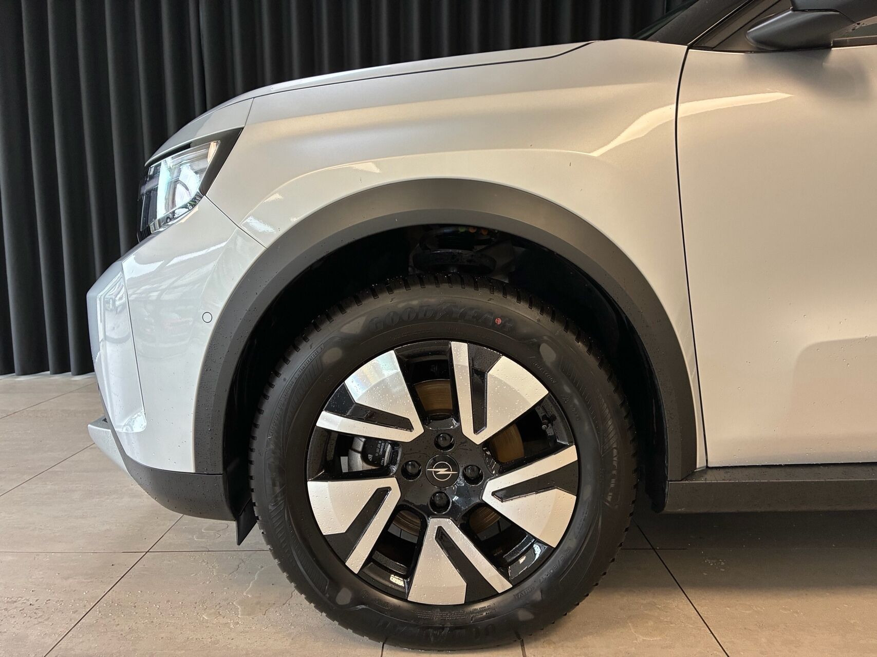 Sølv Opel Frontera fra 2025