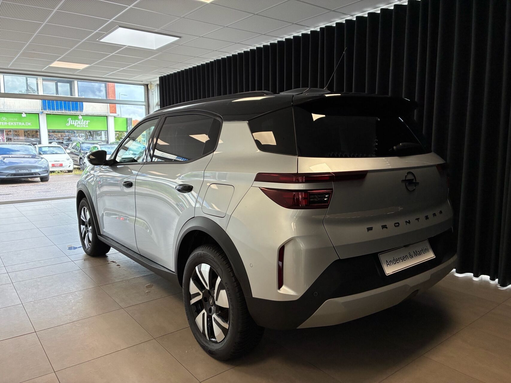Sølv Opel Frontera fra 2025