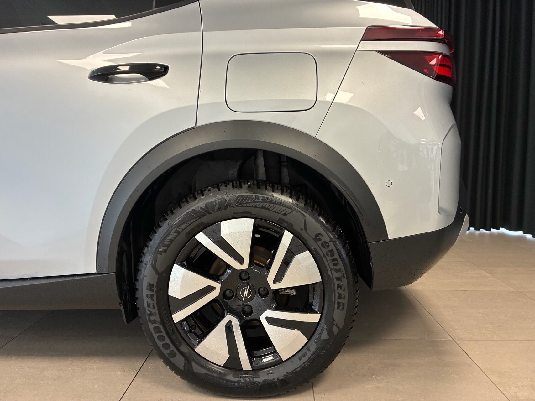 Sølv Opel Frontera fra 2025