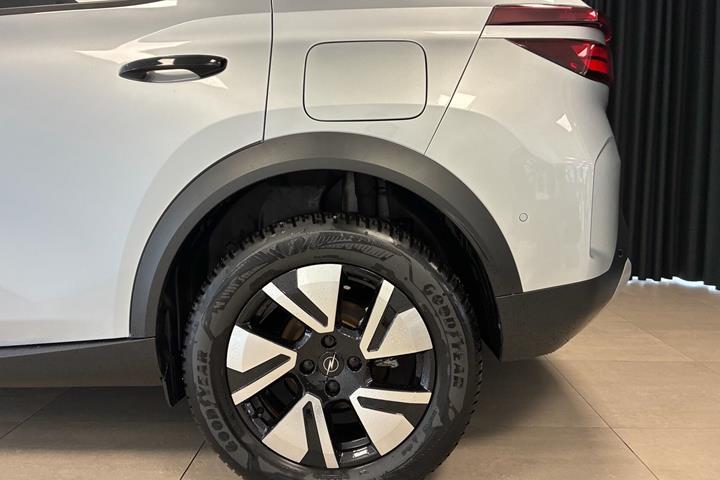 Sølv Opel Frontera fra 2025