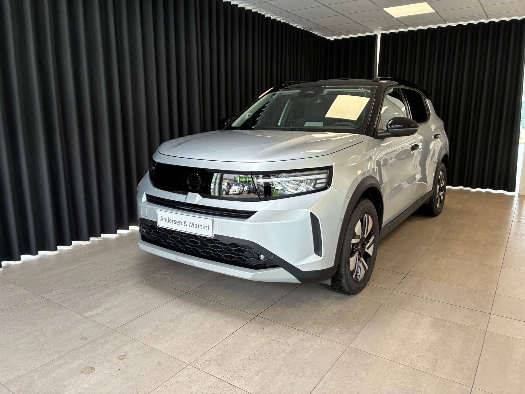 Sølv Opel Frontera fra 2025