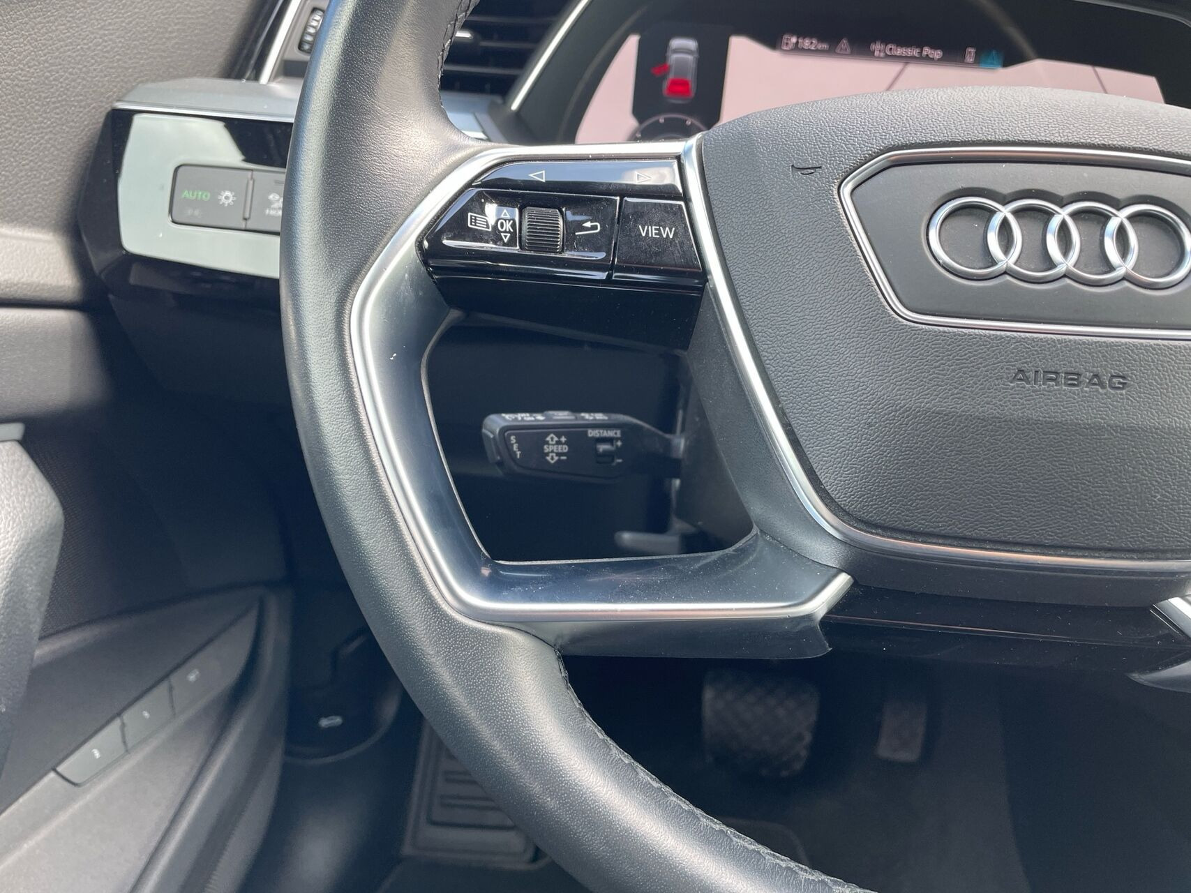 Sort Audi e-tron fra 2021