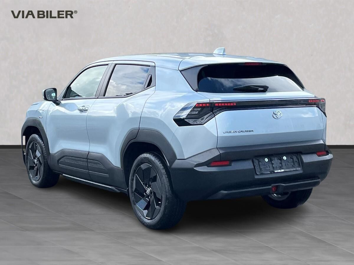 Grå Toyota Urban Cruiser fra 2026