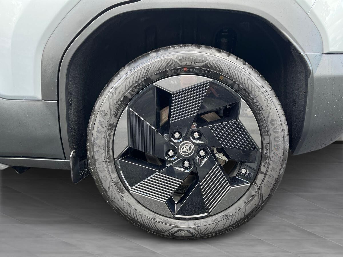 Grå Toyota Urban Cruiser fra 2026
