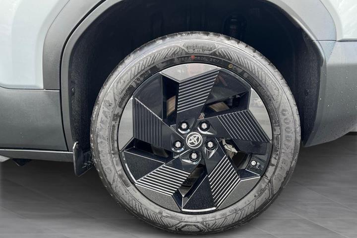 Grå Toyota Urban Cruiser fra 2026