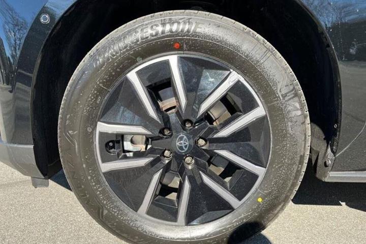 Sort Toyota BZ4X fra 2026