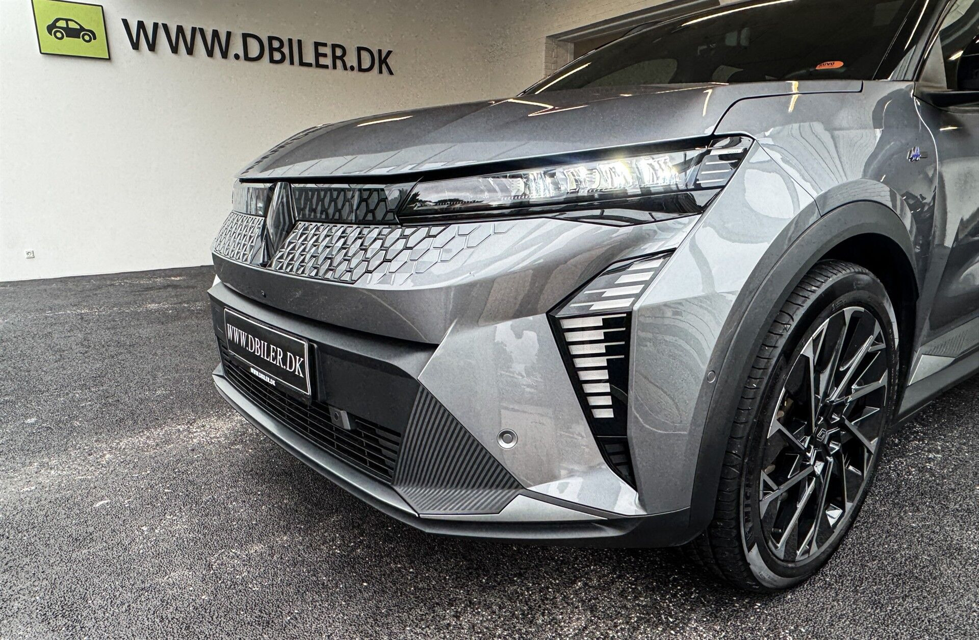 Grå Renault Scénic fra 2024