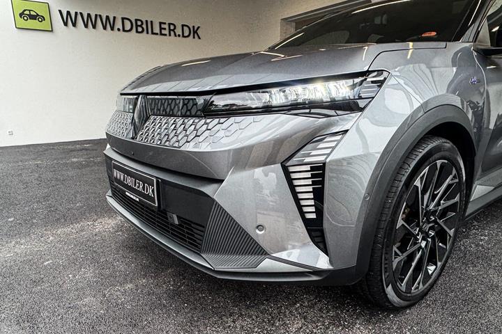 Grå Renault Scénic fra 2024
