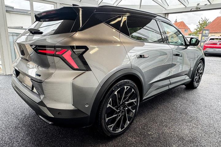 Grå Renault Scénic fra 2024