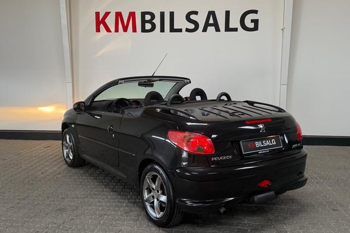 Sort Peugeot 206 fra 2003