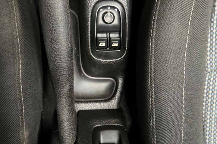 Sort Peugeot 206 fra 2003