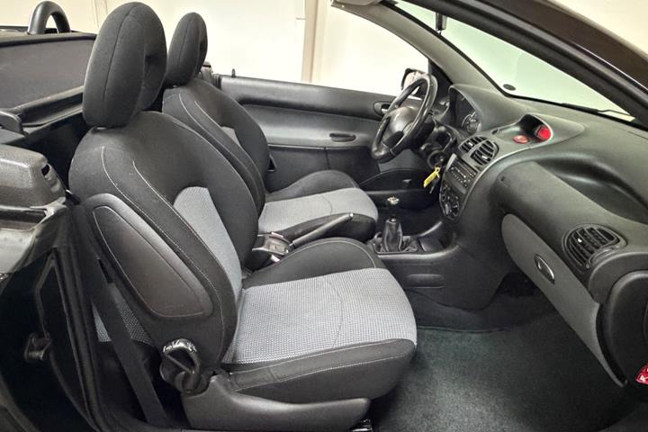 Sort Peugeot 206 fra 2003