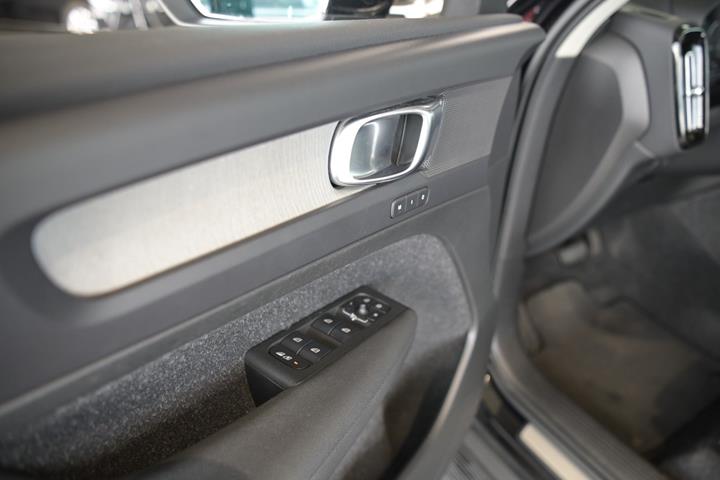Sort Volvo XC40 fra 2021