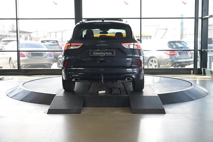 Blå Ford Kuga fra 2020