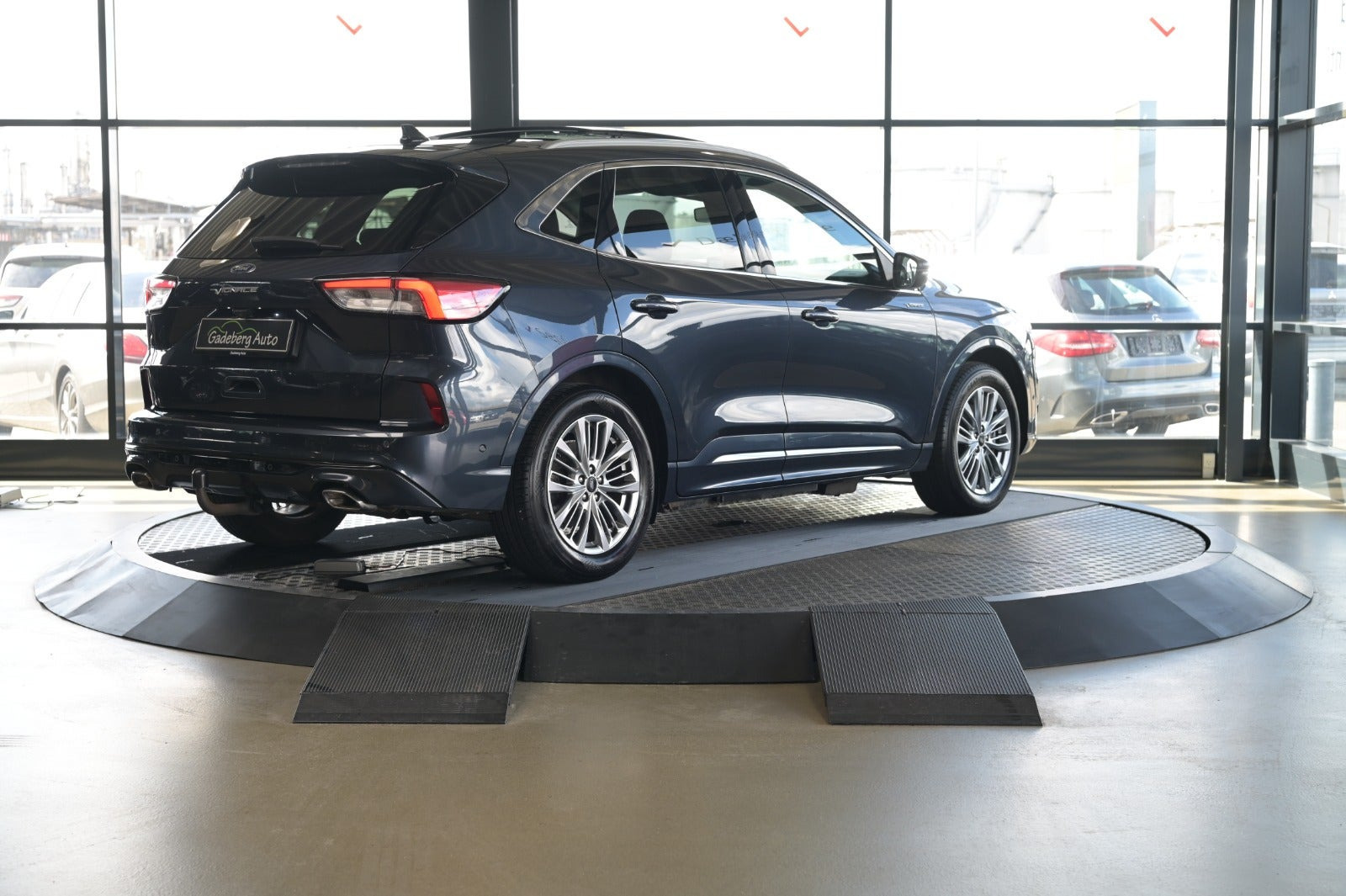 Blå Ford Kuga fra 2020