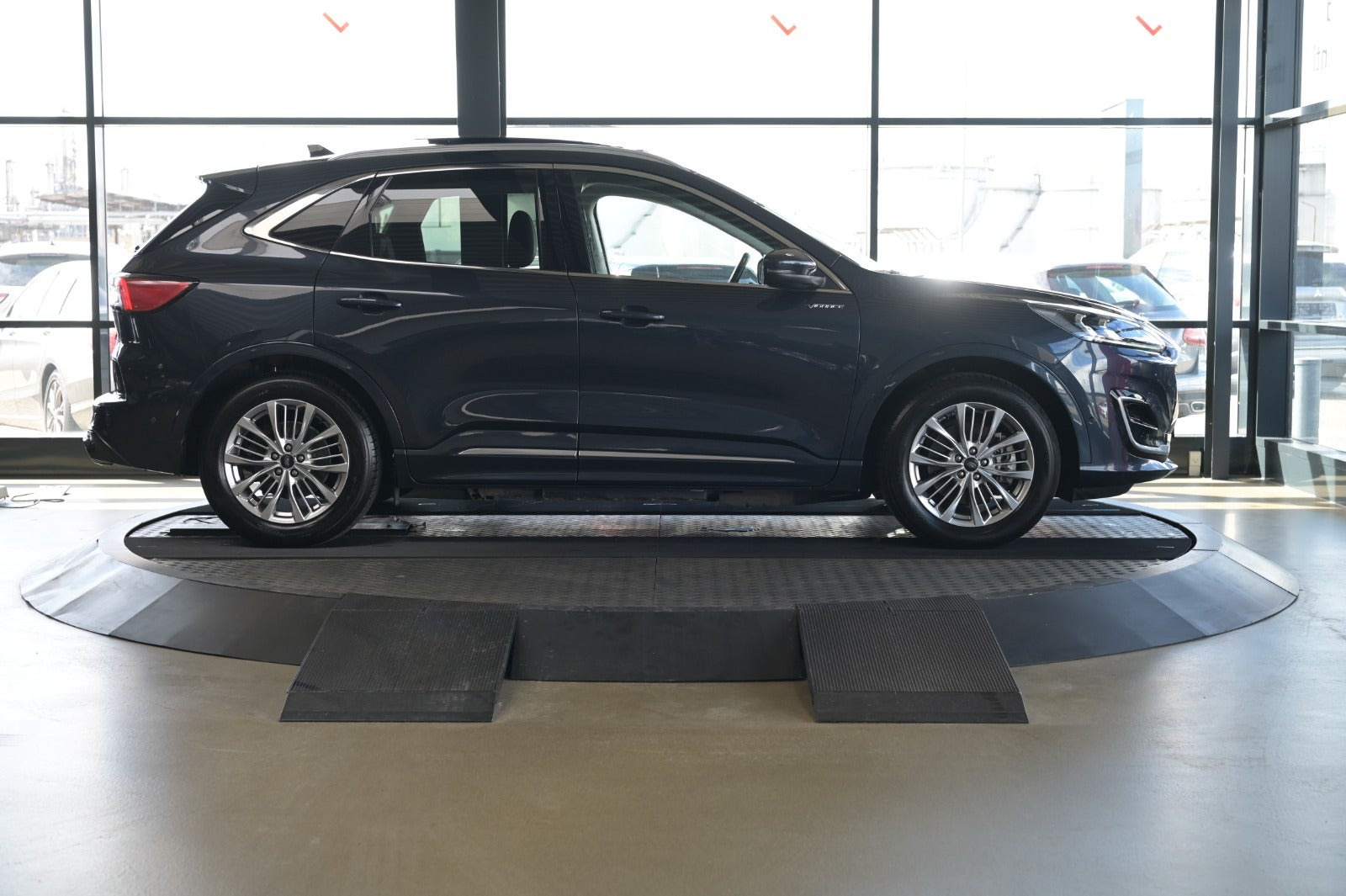 Blå Ford Kuga fra 2020