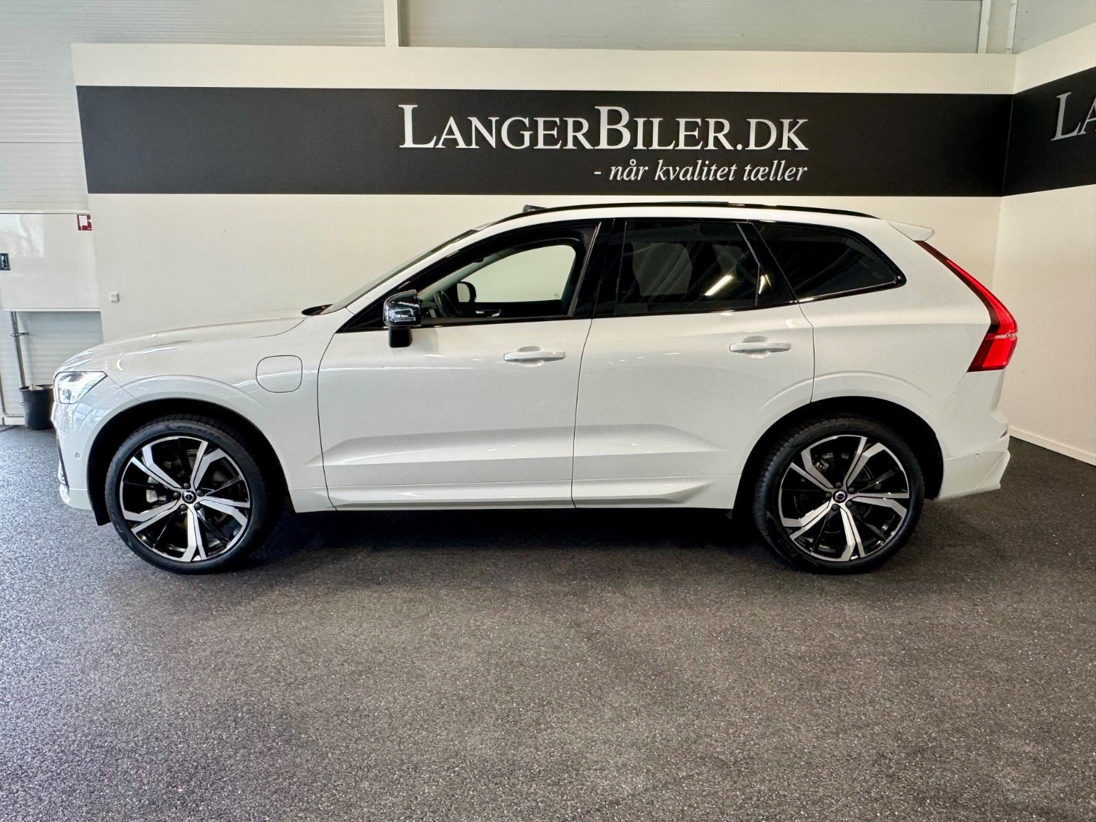Hvid Volvo XC60 fra 2023