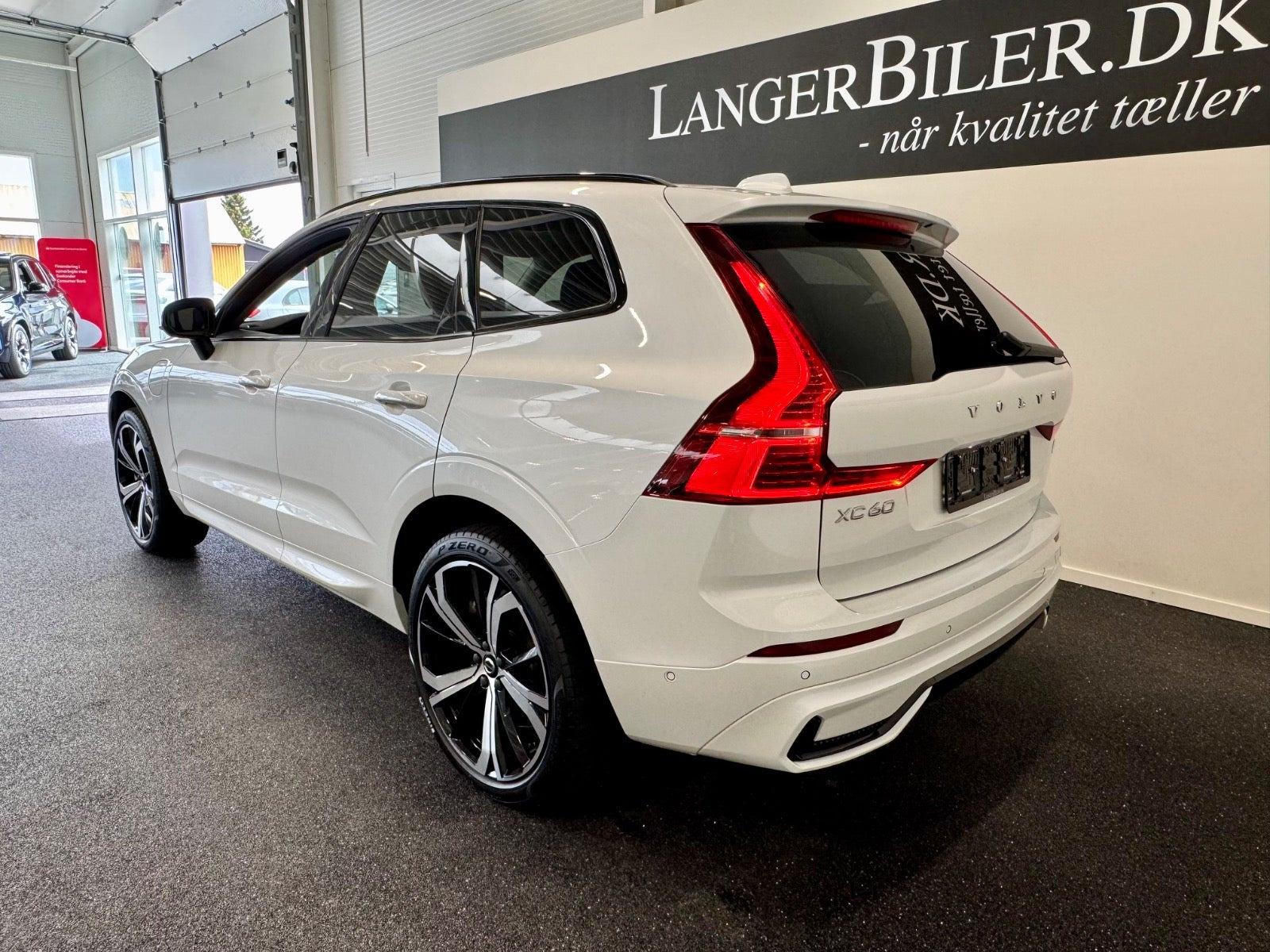 Hvid Volvo XC60 fra 2023