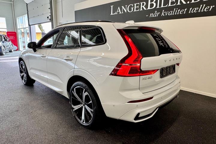 Hvid Volvo XC60 fra 2023