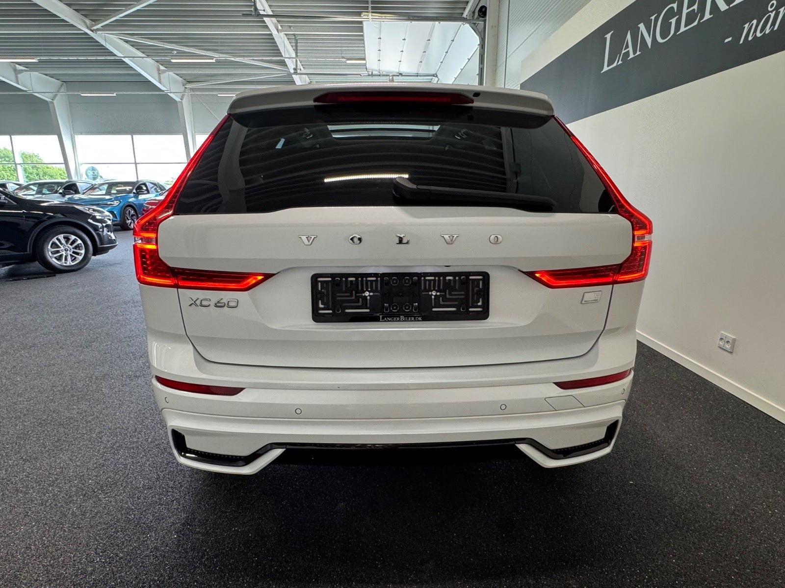 Hvid Volvo XC60 fra 2023