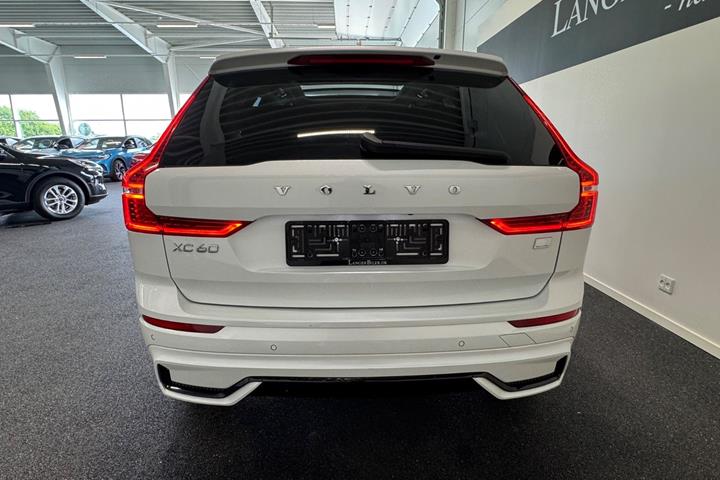 Hvid Volvo XC60 fra 2023