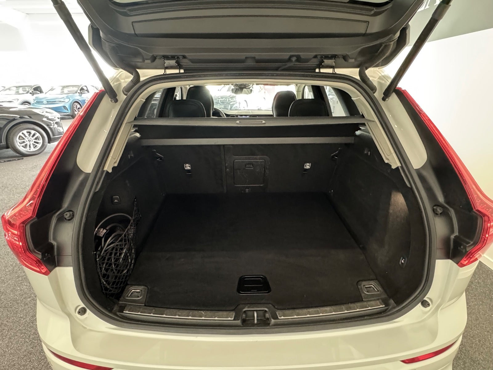 Hvid Volvo XC60 fra 2023