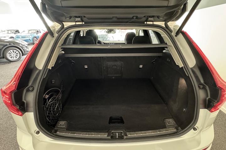 Hvid Volvo XC60 fra 2023