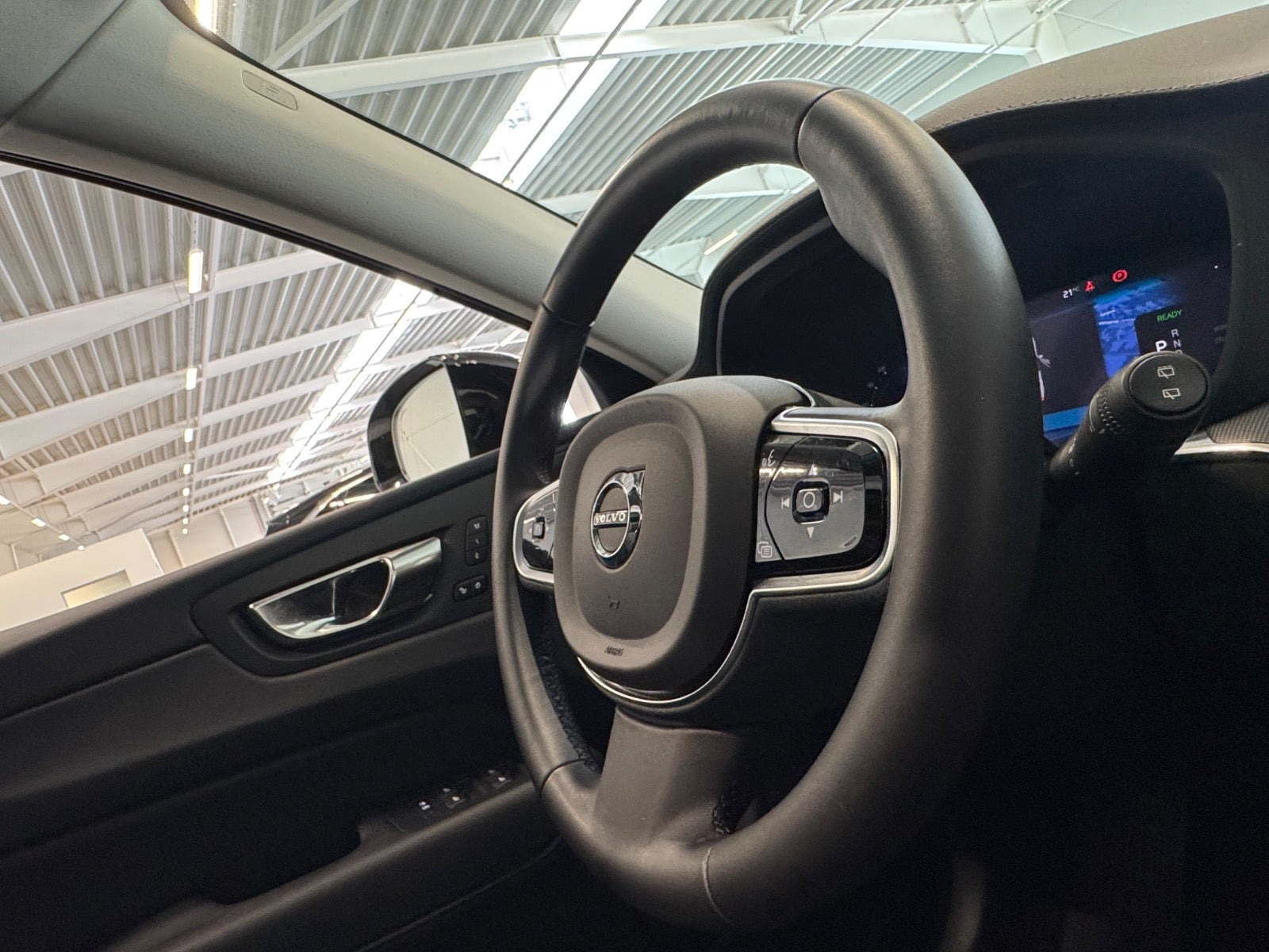 Hvid Volvo XC60 fra 2023