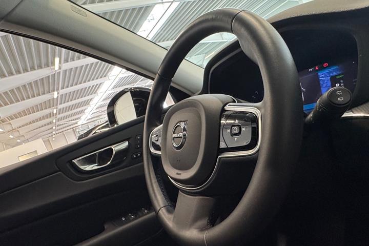 Hvid Volvo XC60 fra 2023